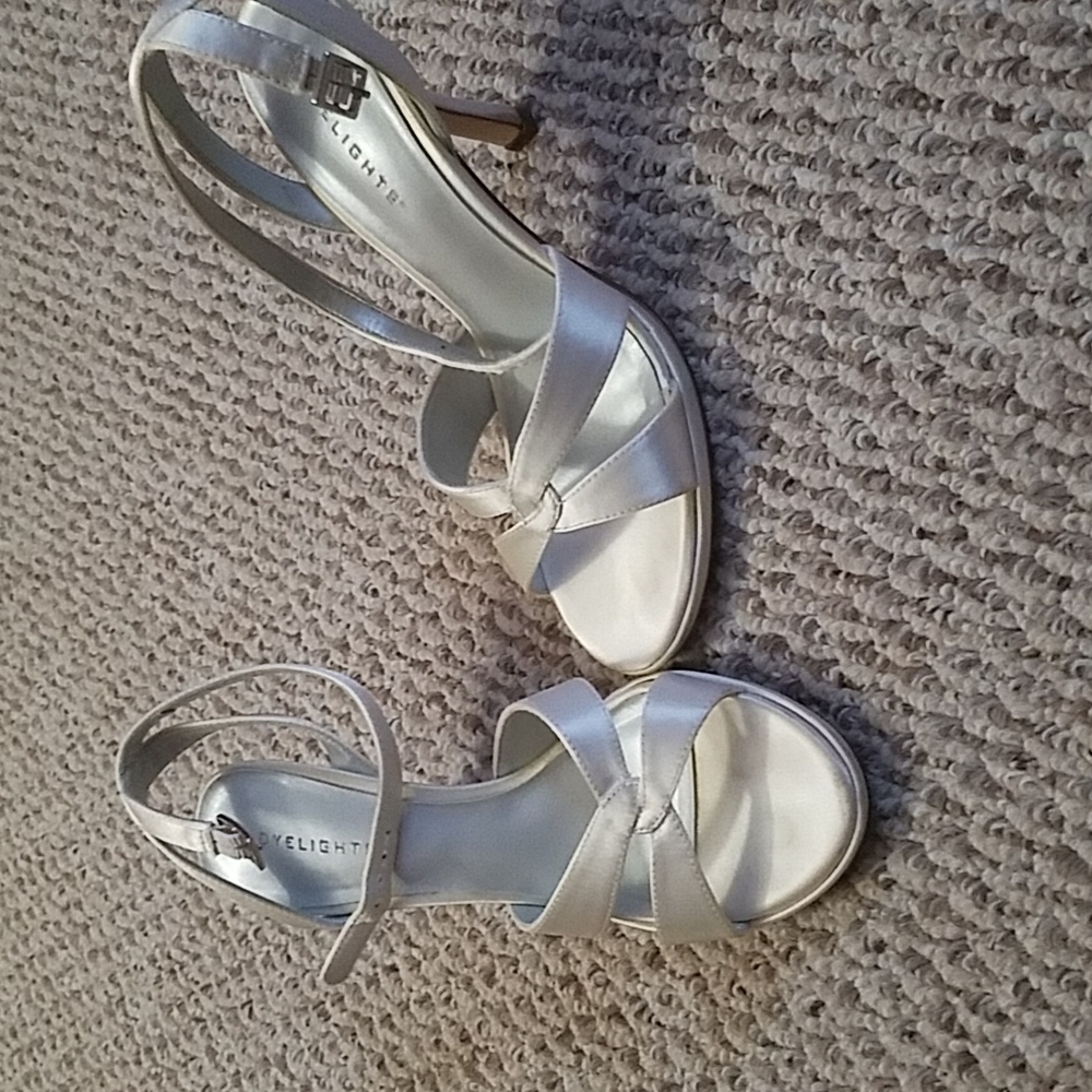 Women's 3.5" dyeable off white dress shoe